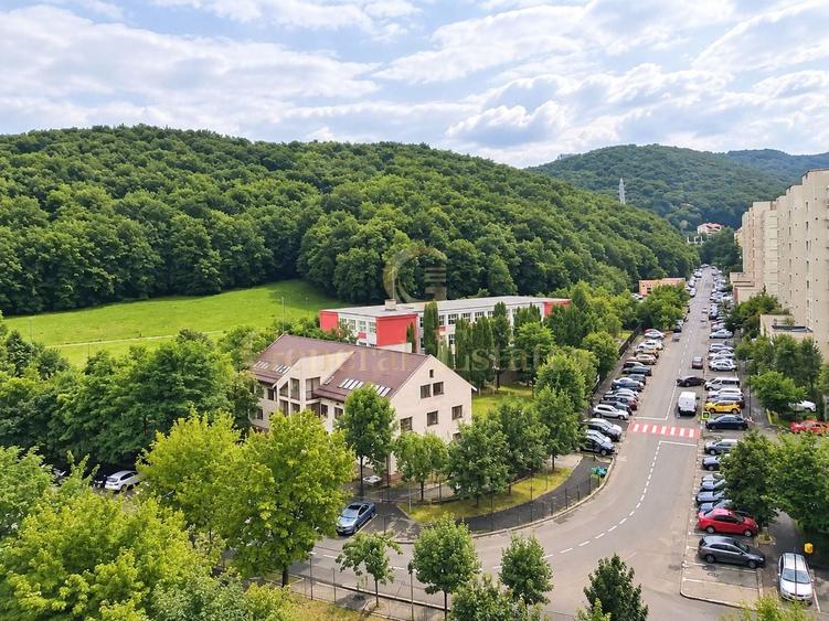 Apartament cu 4 camere în Răcădău