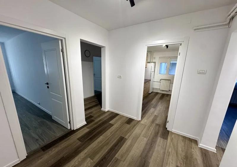 Apartament cu 4 camere decomandat în Apărătorii Patriei