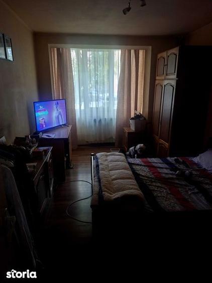 Apartament cu 3 camere semidecomandat în Crihala