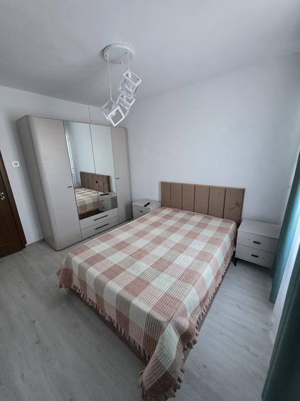 Apartament cu 2 camere decomandat în Calea București