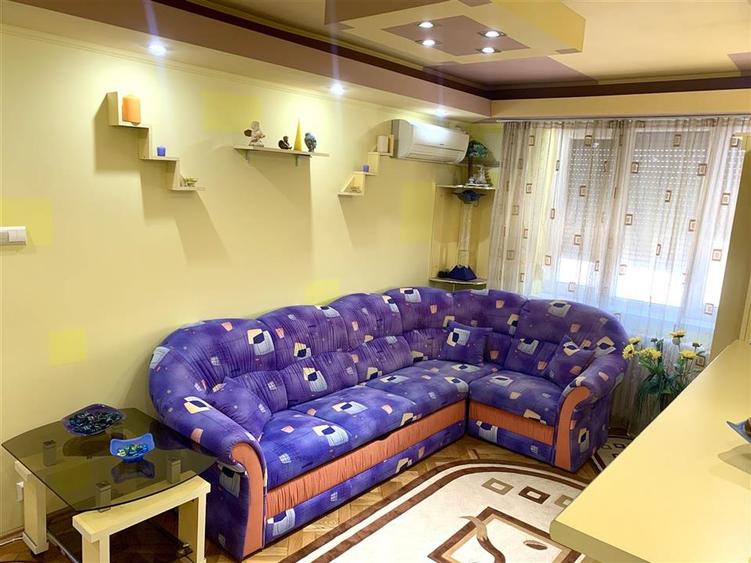 Apartament cu 3 camere decomandat în Cantemir