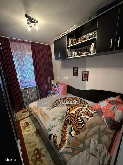 Apartament cu 3 camere semidecomandat în Giurgiului