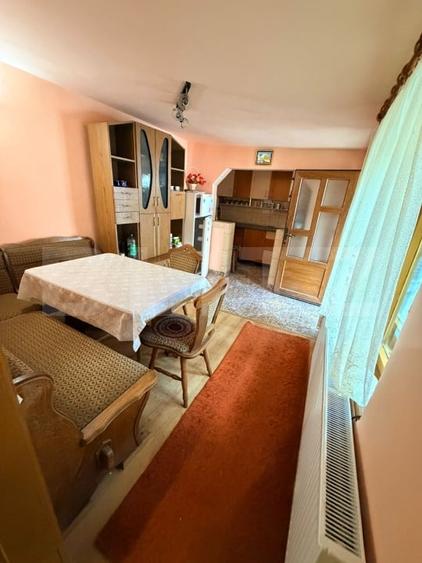 Casă individuală cu 6 camere cu Teren 893 Mp în Șercăița