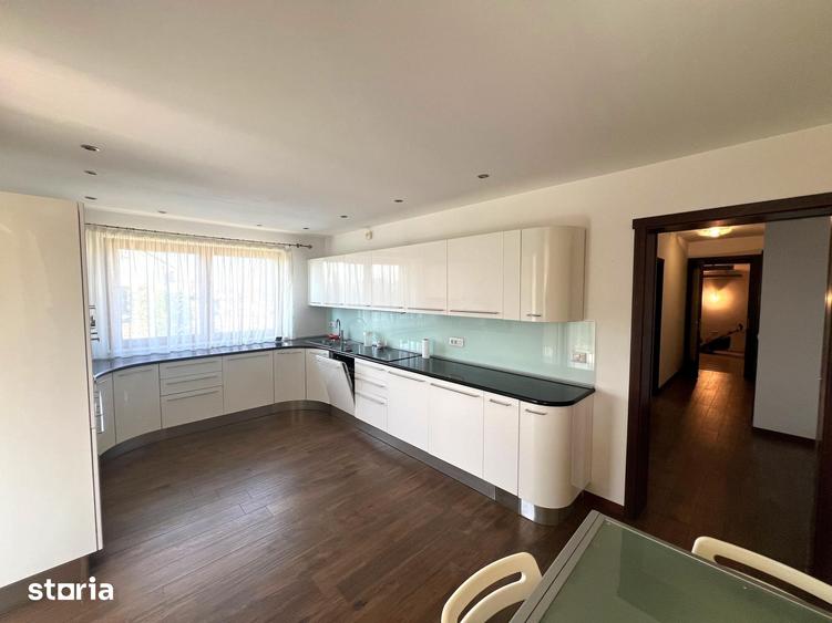 Casă cu 5 camere cu Teren 1250 Mp în Sud
