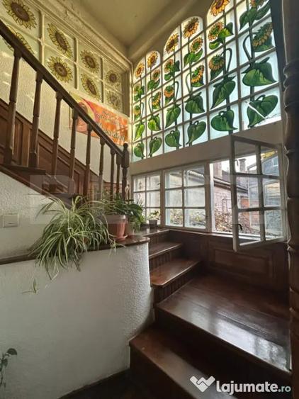 Apartament cu 5 camere decomandat în Central