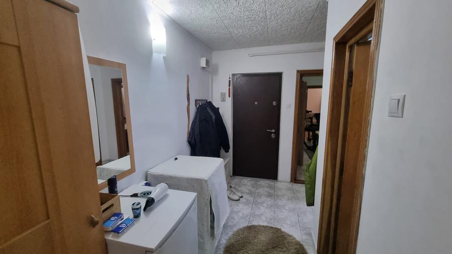 Apartament cu 4 camere decomandat în Nicolina