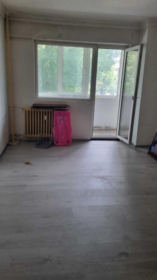 Vand apartament 3 camere , pta. Veteranilor - 14