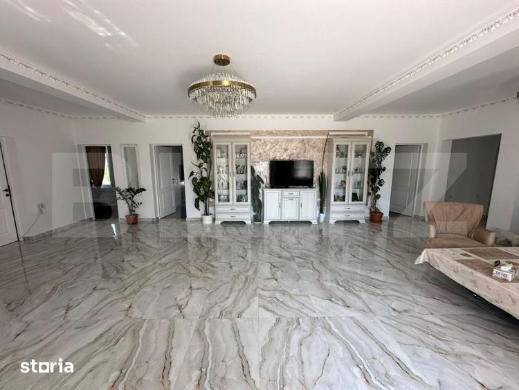Casă cu 9 camere cu Teren 1604 Mp în Central