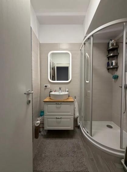 Apartament cu 3 camere decomandat în Drumul Taberei