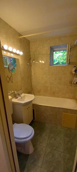Apartament cu 3 camere semidecomandat în P-ța Reșița