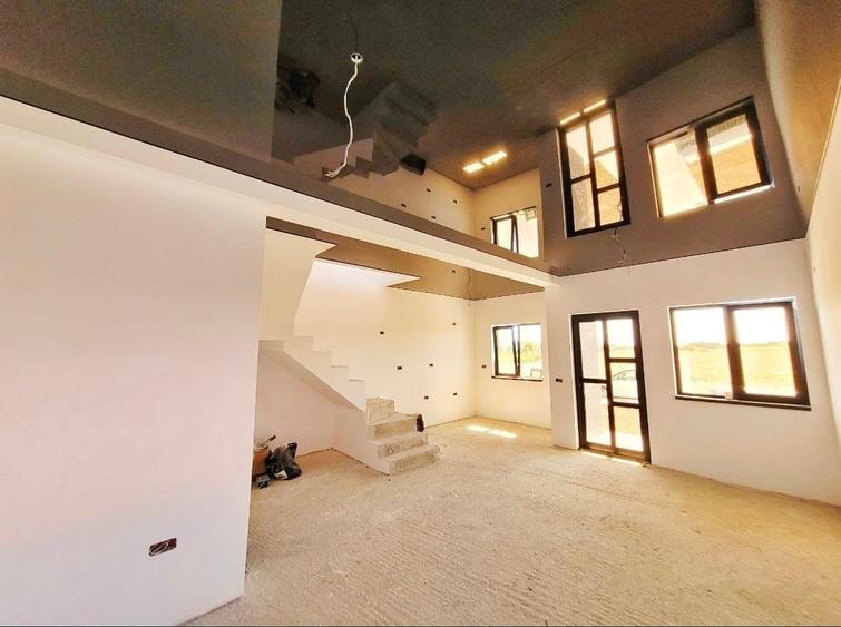 Casă individuală cu 3 camere cu Teren 240 Mp în Central