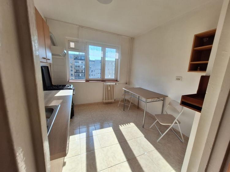 Apartament cu 3 camere decomandat, mobilat în Dristor