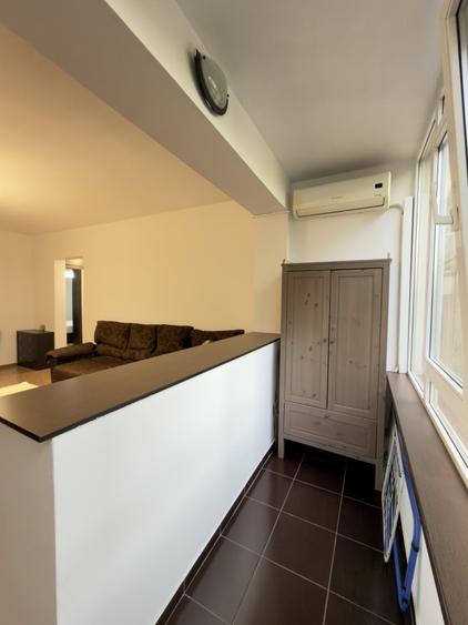 Apartament cu 2 camere semidecomandat, mobilat în Victoriei