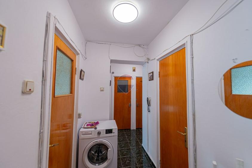 Apartament cu 3 camere semidecomandat, mobilat în Bucureștii Noi