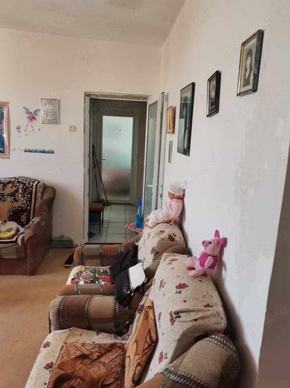 Apartament cu 3 camere semidecomandat în Câmpina