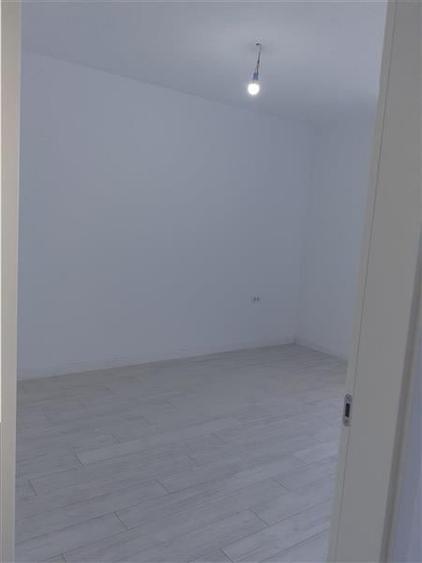 Apartament cu 3 camere decomandat în Rahova