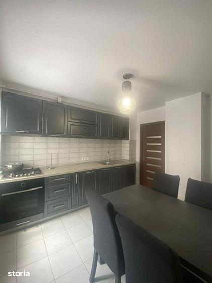 Apartament cu 4 camere decomandat în Soarelui