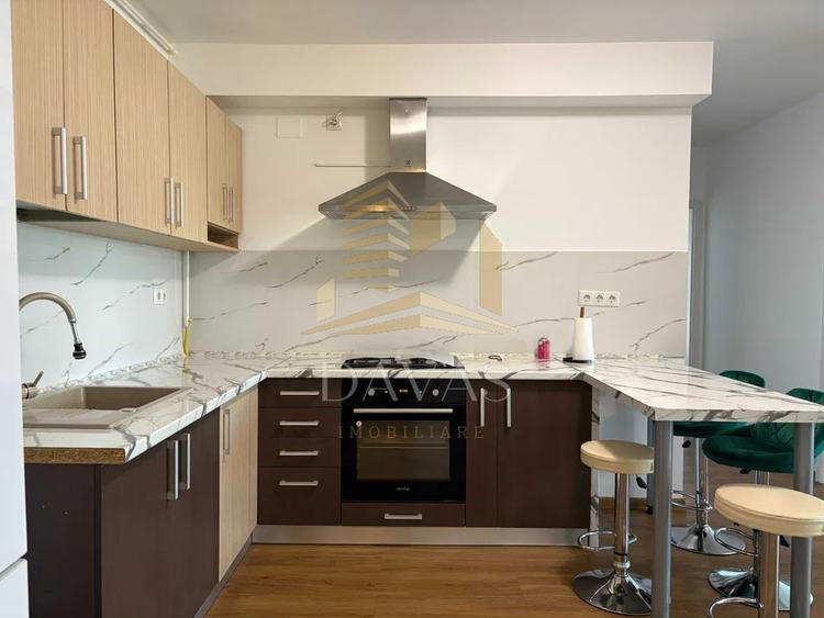 Apartament cu 3 camere semidecomandat, mobilat în Zorilor