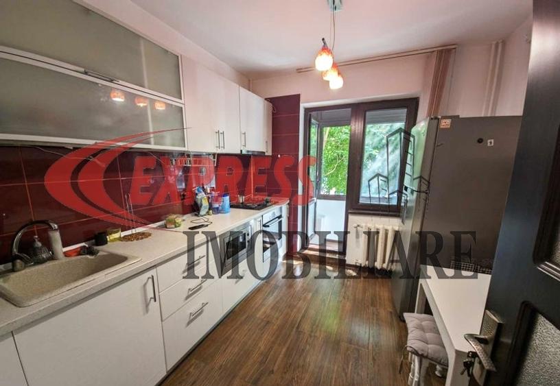 Apartament cu 3 camere decomandat în Dristor