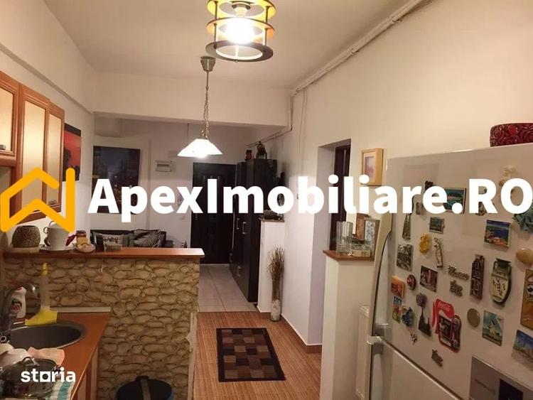 Apartament cu 3 camere semidecomandat în Central