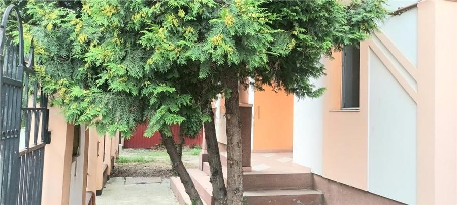Casă cu 5 camere cu Teren 600 Mp în Lipovei