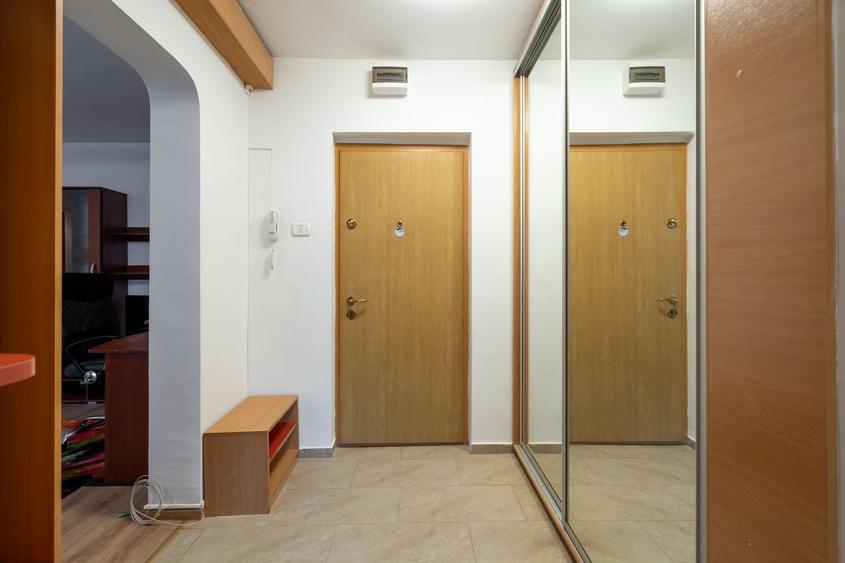 Apartament cu 2 camere semidecomandat, mobilat în Crângași