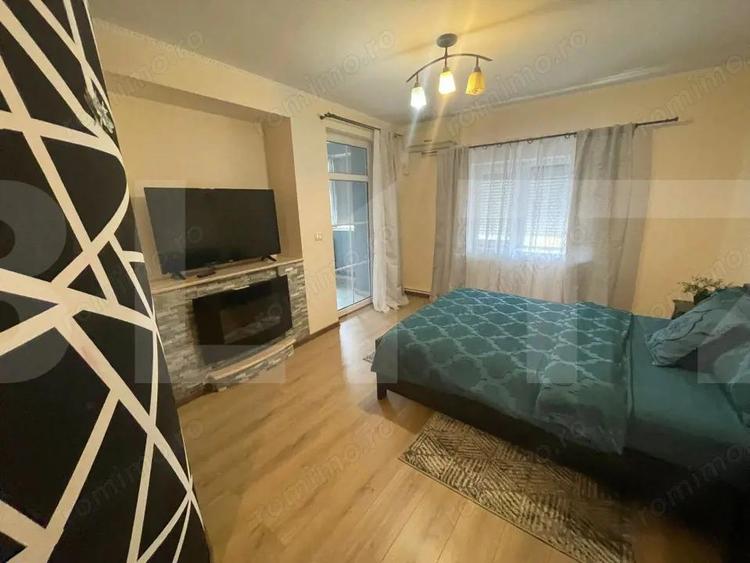Apartament cu 4 camere decomandat în Girocului