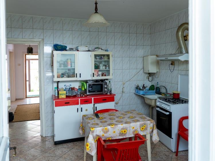 Casă individuală cu 5 camere cu Teren 216 Mp în Brâncoveanu