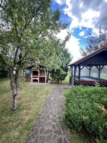 Casă cu 6 camere cu Teren 1593 Mp în Central
