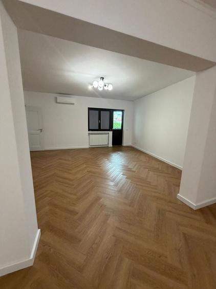 Apartament cu 3 camere decomandat în Lahovari
