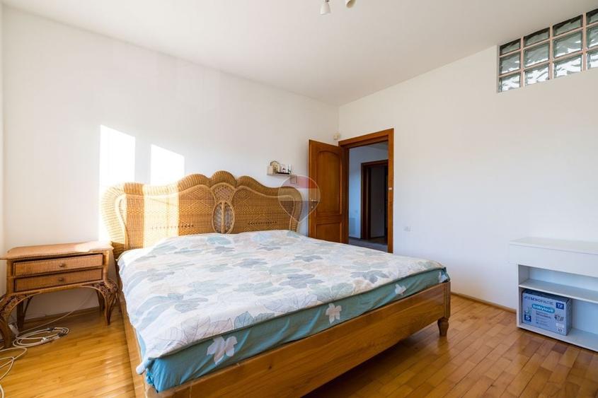 Casă individuală cu 4 camere cu Teren 700 Mp în Dârste