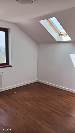 Casă cu 5 camere cu Teren 220 Mp în Central