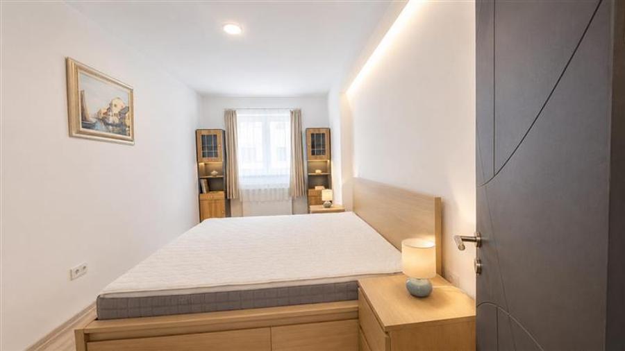 Apartament cu 2 camere semidecomandat, mobilat în Tractorul