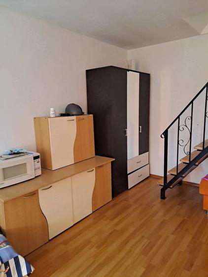 Apartament cu 3 camere semidecomandat în Gării