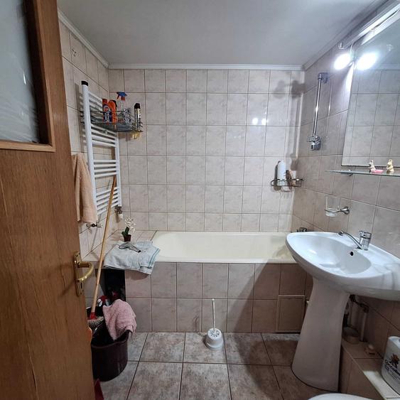 Apartament cu 3 camere decomandat în Crângași