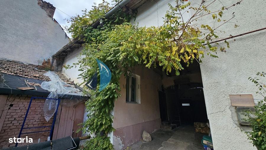 Casă cu 2 camere decomandat în Central