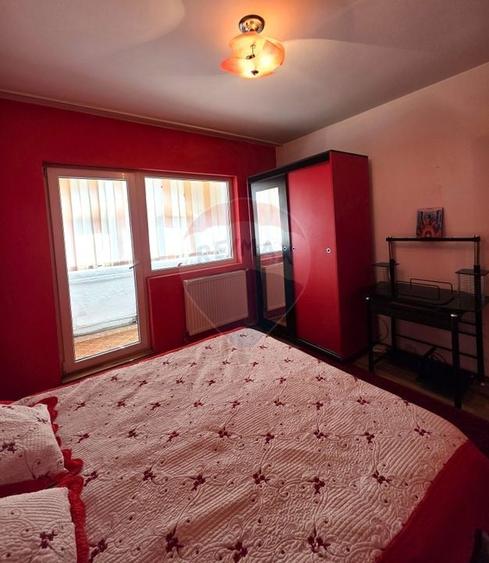Apartament cu 3 camere decomandat, mobilat în Est