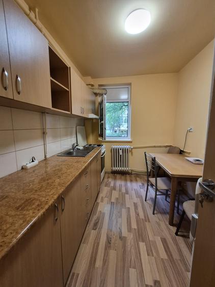 Apartament cu 2 camere semidecomandat în Calea București