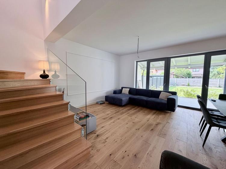 Duplex cu 4 camere cu Canalizare în Moșnița Nouă
