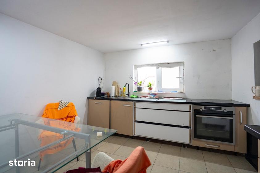 Casă cu 5 camere cu Teren 181 Mp în Rogerius