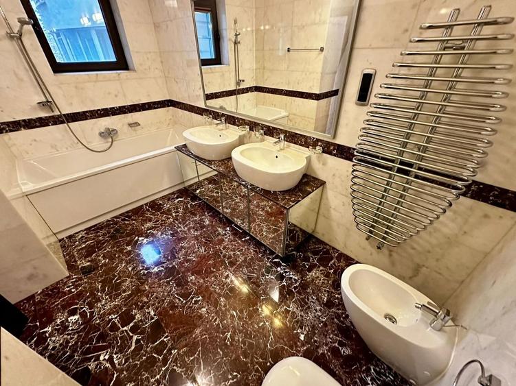Apartament cu 3 camere decomandat, mobilat în Primăverii