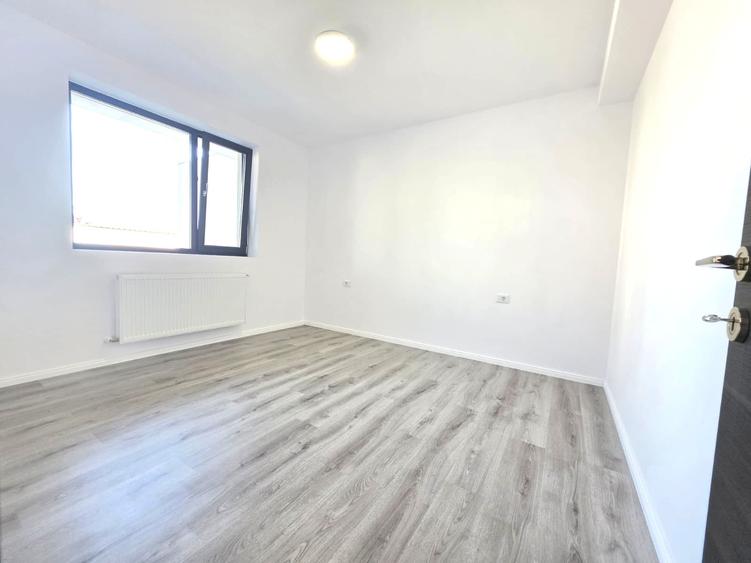 Apartament cu 3 camere semidecomandat în Giurgiului