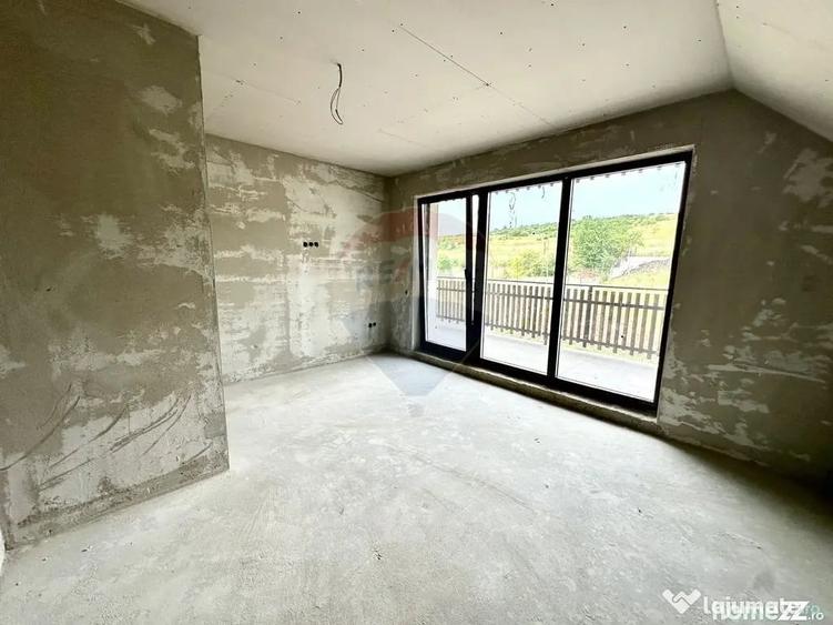 Casă cu 5 camere cu Teren 900 Mp în Sălicea