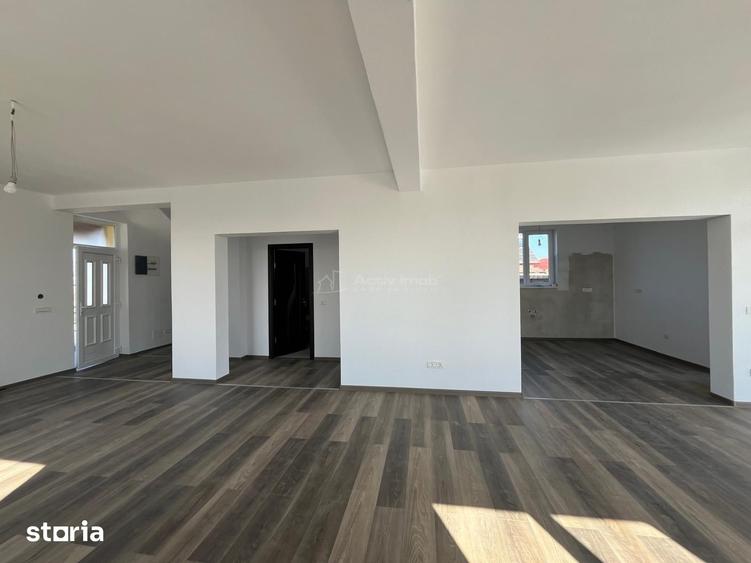 Casă cu 4 camere cu Teren 743 Mp în Știuca