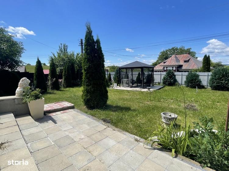 Casă cu 4 camere în Cârlig