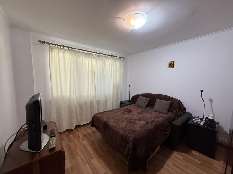 Apartament cu 4 camere decomandat, mobilat în Ultracentral