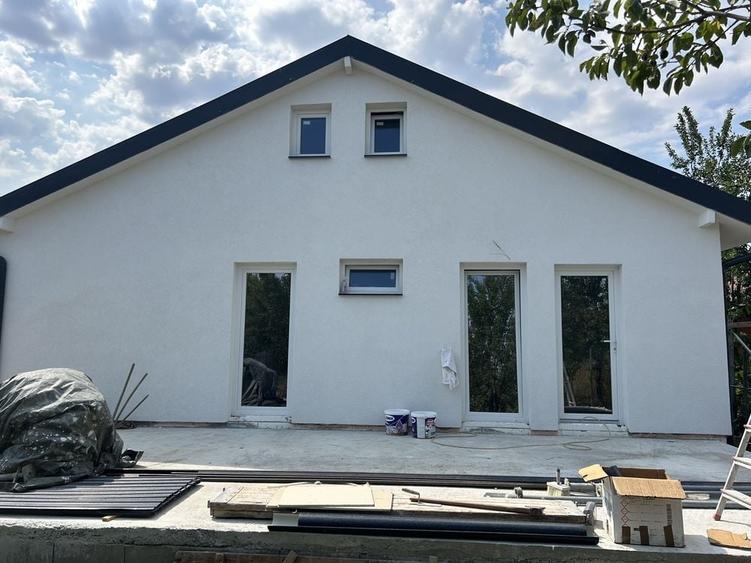 Casă cu 3 camere în Lazuri