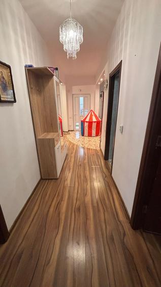 Casă cu 5 camere cu Canalizare în Poiana