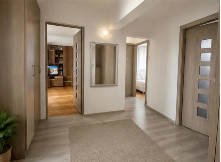 Apartament cu 3 camere decomandat în Central