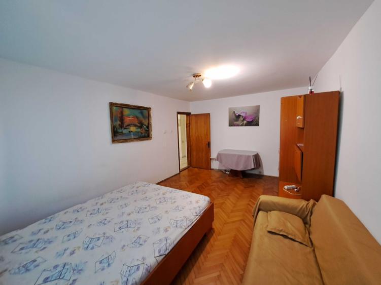 Apartament cu 2 camere decomandat în Cetate